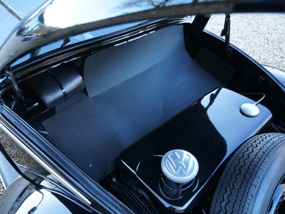 Image 26/50 of Volkswagen Beetle 1200 Standard "Oval" (1955)