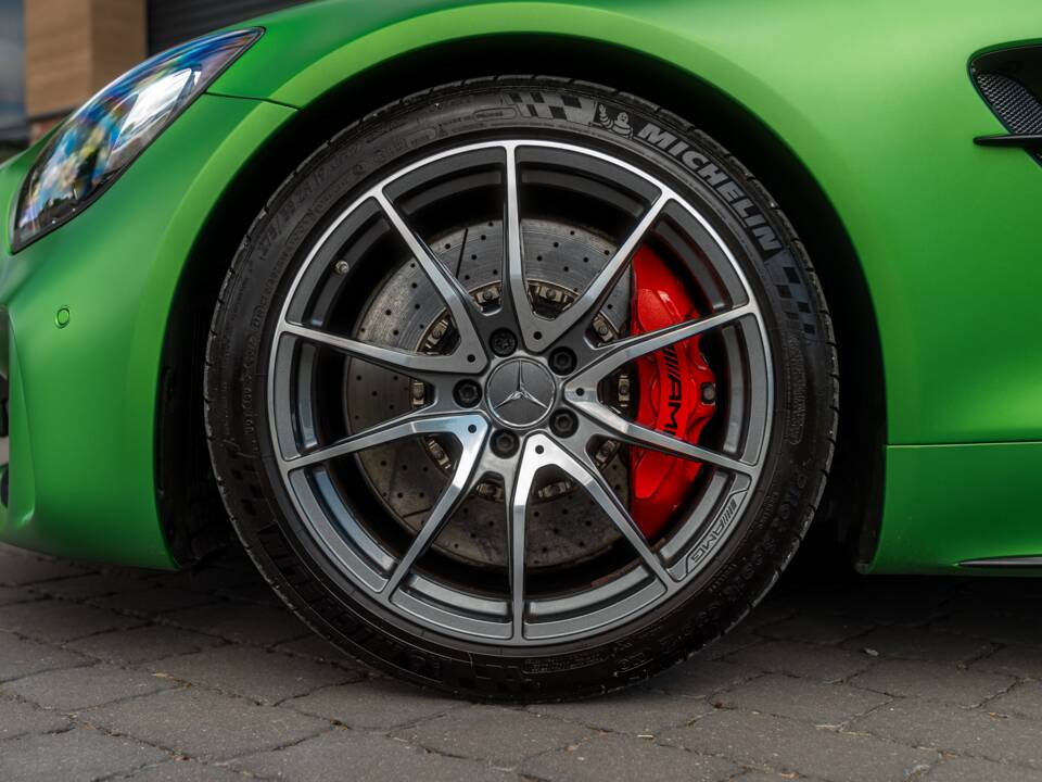Image 20/67 of Mercedes-AMG GT-R (2018)