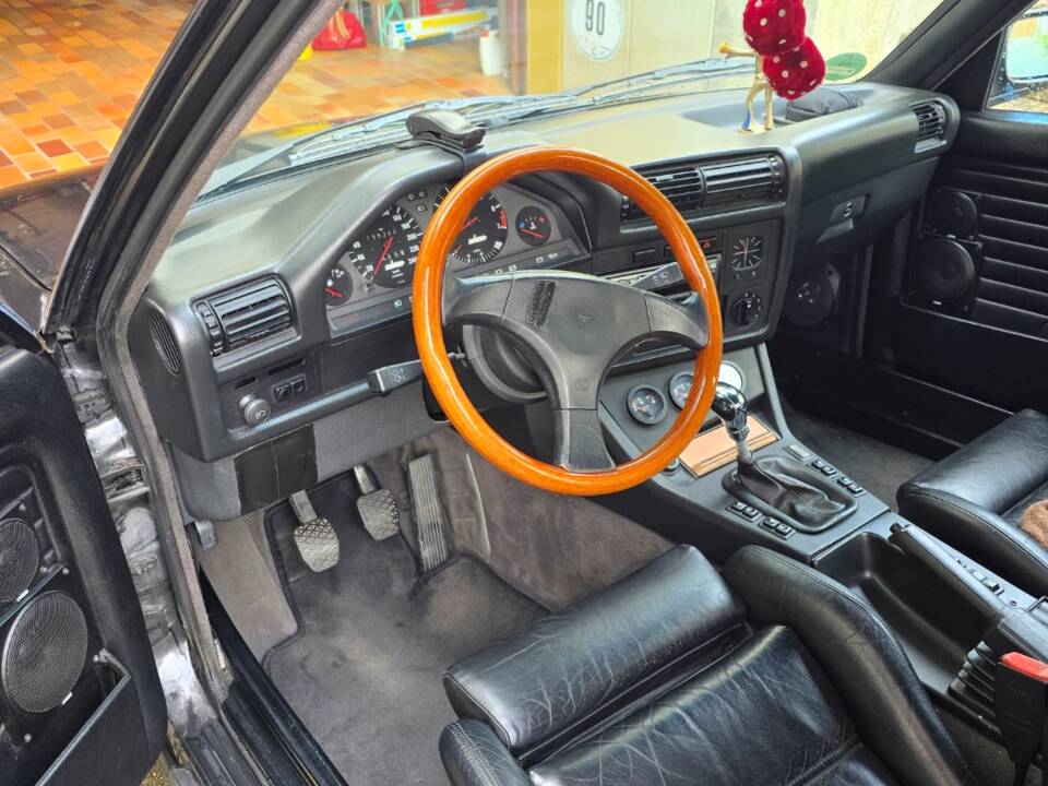 Image 3/9 of BMW 320i (1989)