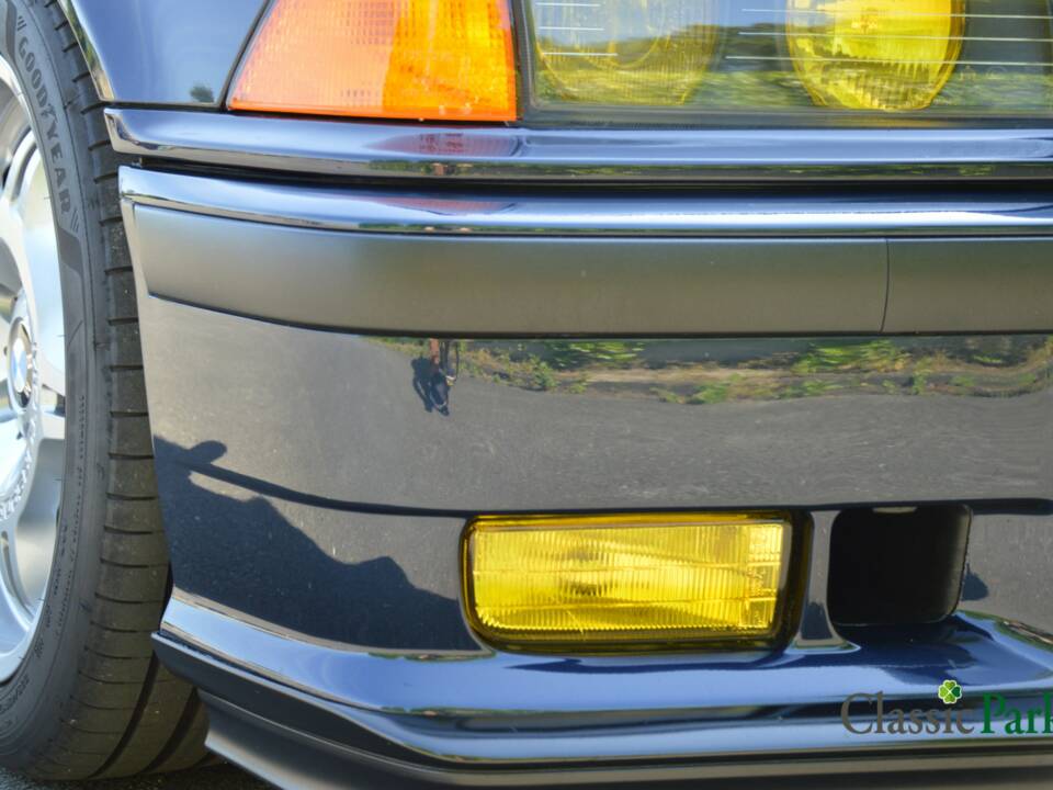 Image 38/50 de BMW 323i (1998)
