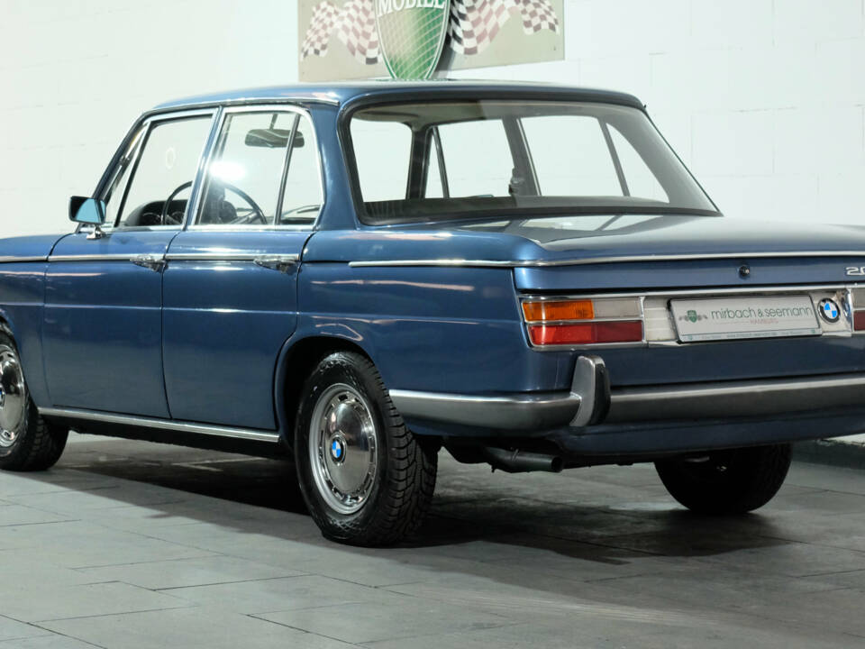 Image 3/18 de BMW 2000 (1969)