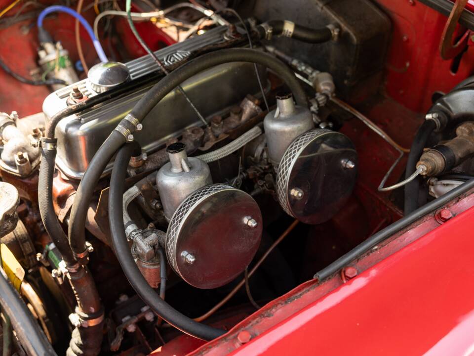 Image 31/50 of MG MGB GT (1970)