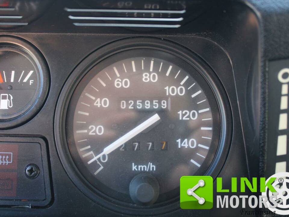 Bild 9/10 von Land Rover Defender 110 (1990)