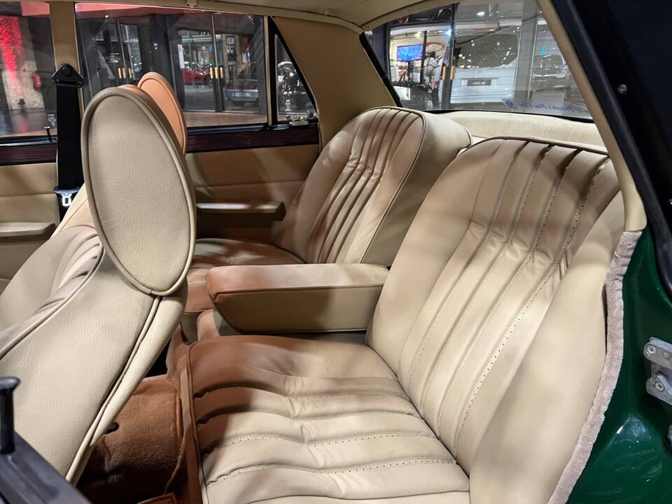 Image 16/28 of Rover 3500 S (1974)