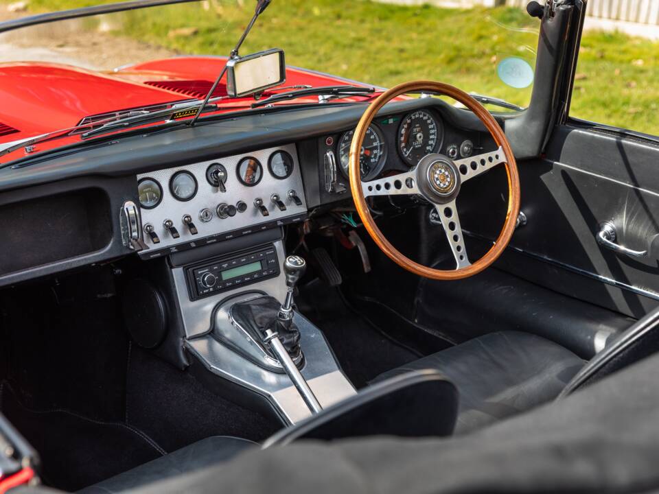 Image 18/44 of Jaguar E-Type 3.8 (1962)