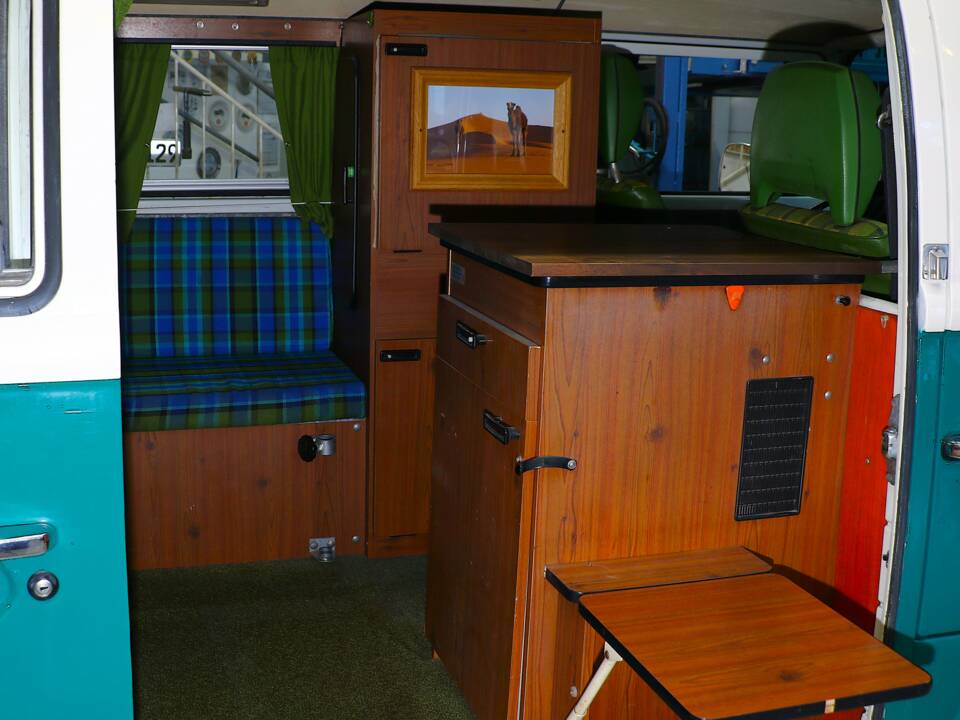Bild 22/38 von Volkswagen T2b Camper (1974)