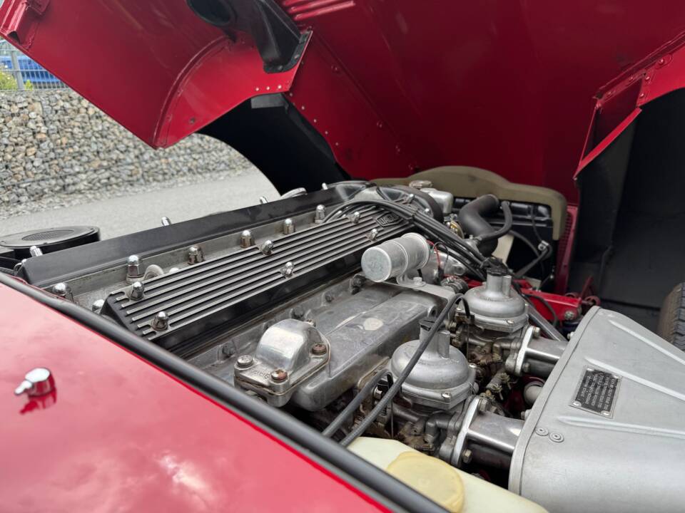 Image 34/35 of Jaguar E-Type (1969)