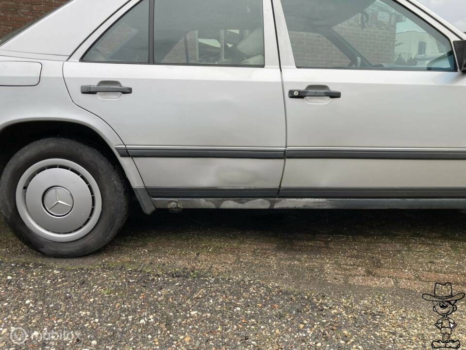 Bild 15/41 von Mercedes-Benz 300 D (1987)