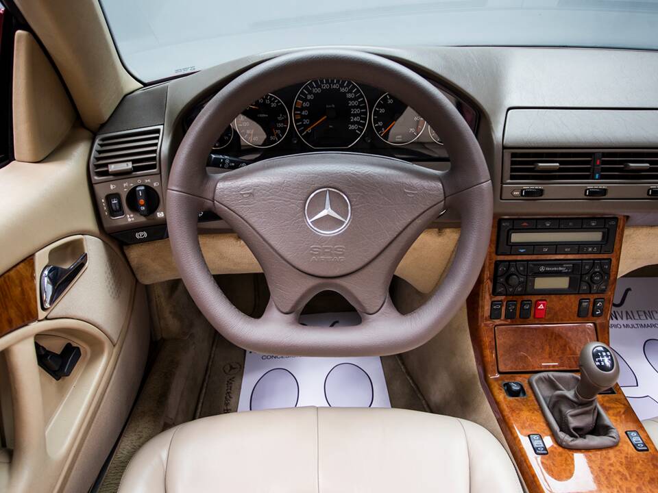 Image 21/45 of Mercedes-Benz SL 280 "Final Edition" (2001)