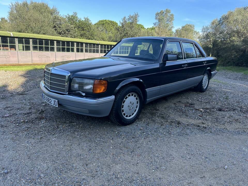Bild 4/8 von Mercedes-Benz 560 SEL (1988)