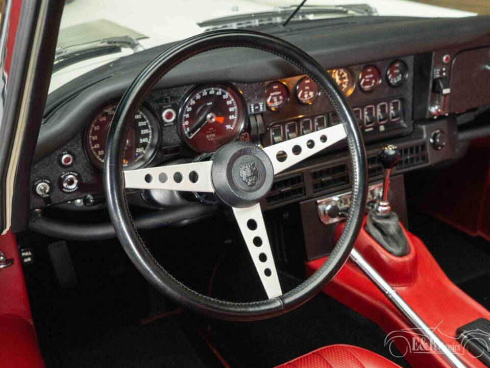 Afbeelding 13/19 van Jaguar E-Type V12 (1974)