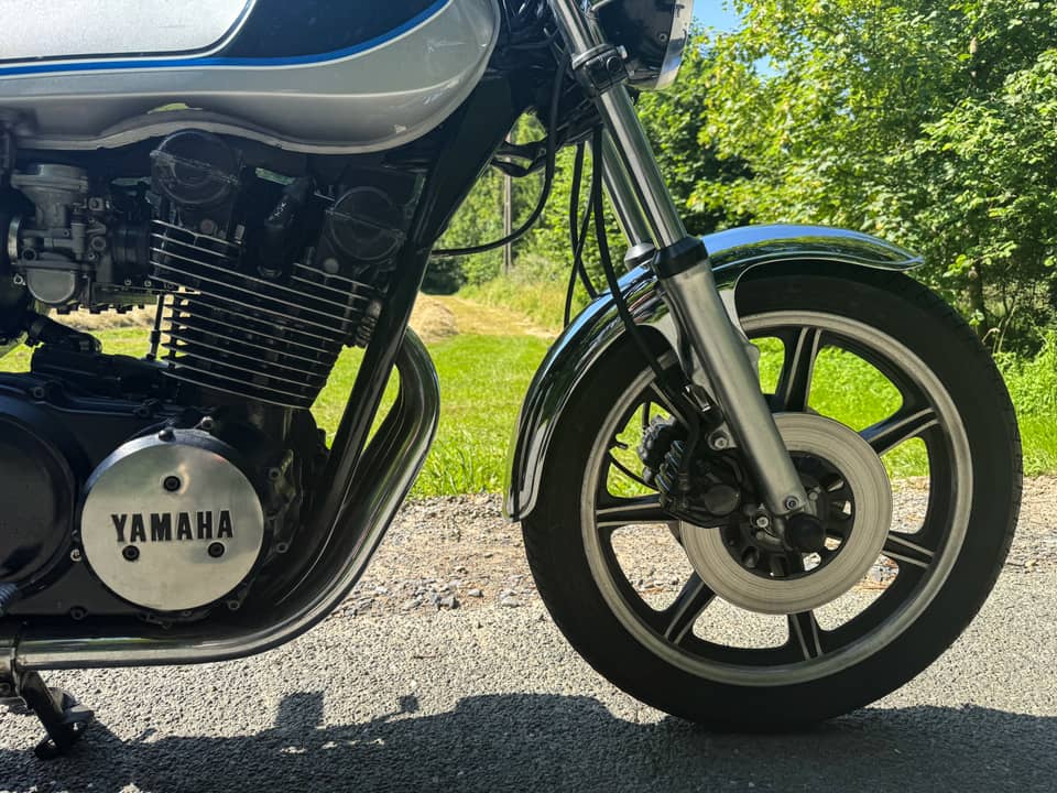 Image 3/20 of Yamaha XS 750 (1979)