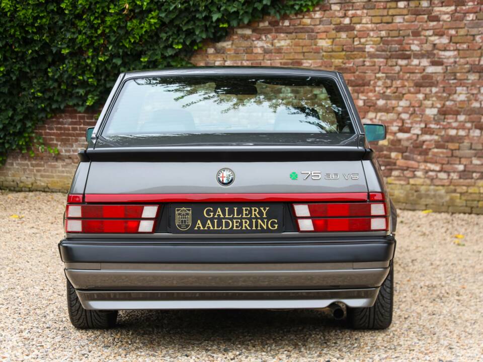 Image 39/50 of Alfa Romeo 75 3.0 V6 QV (1988)