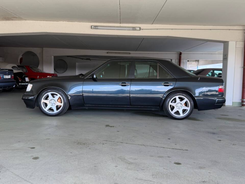 Image 7/25 of Mercedes-Benz E 500 Limited (1994)
