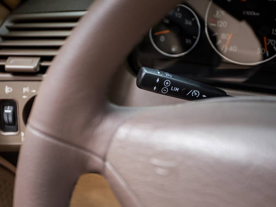 Image 30/45 of Mercedes-Benz SL 280 "Final Edition" (2001)