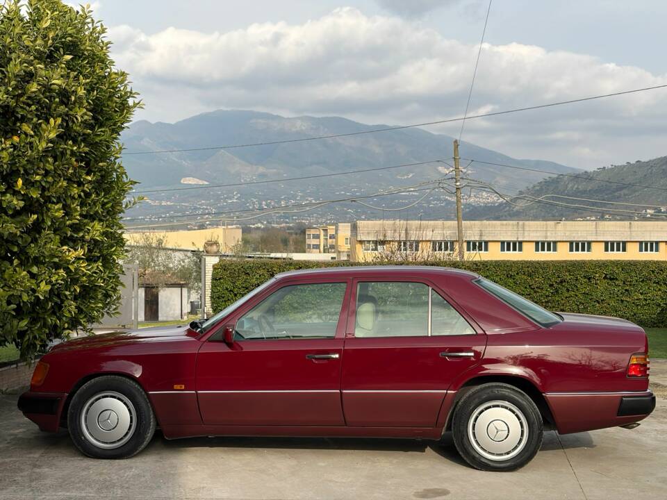 Afbeelding 15/46 van Mercedes-Benz 200 E-16 (1993)