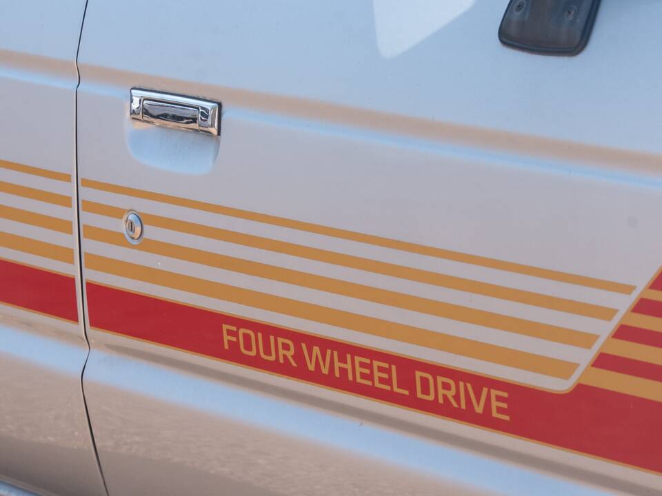 Image 9/46 of Toyota Land Cruiser HJ61 GX (1988)