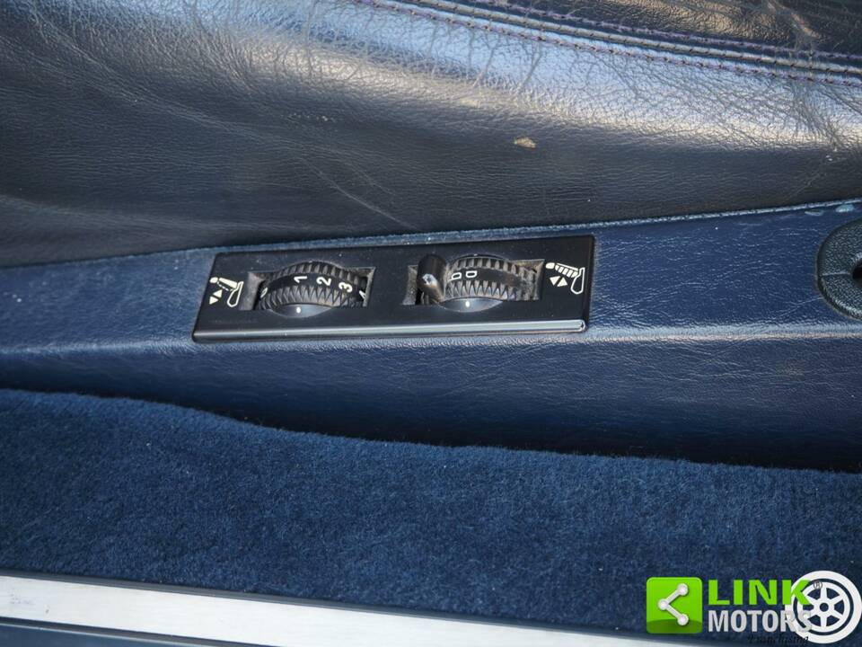 Image 21/50 of Mercedes-Benz 300 SL-24 (1992)