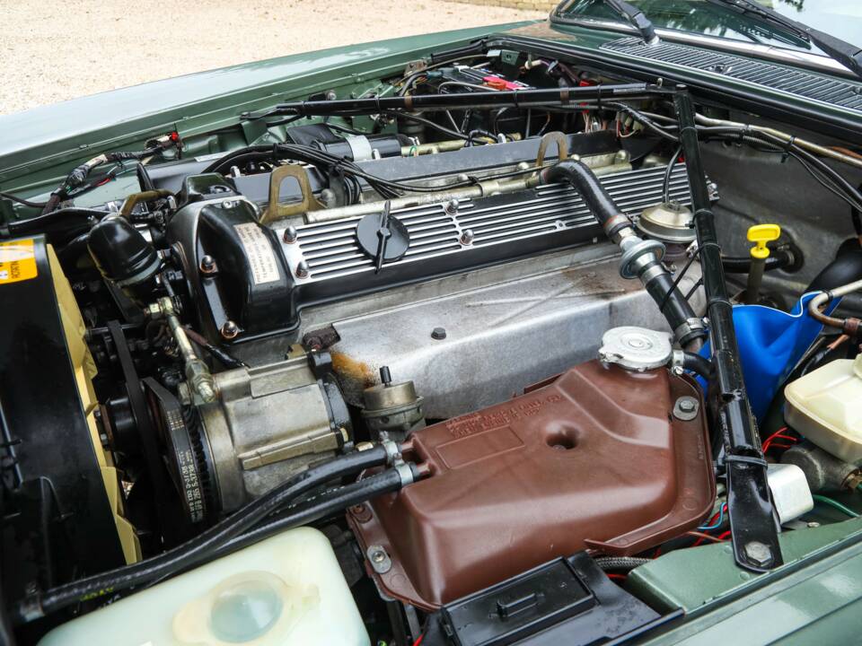 Image 8/50 of Jaguar XJ 6 4.2 (1985)