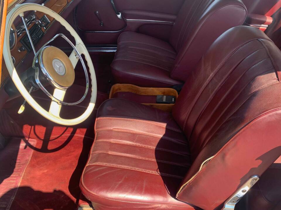 Image 5/6 of Mercedes-Benz 220 SE b (1963)