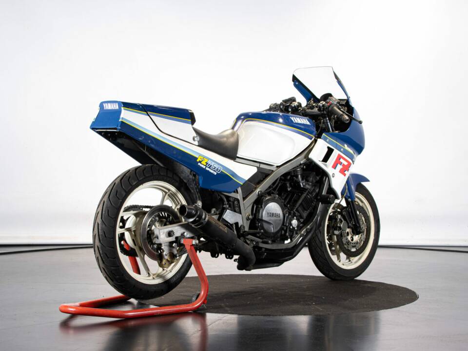Bild 4/50 von Yamaha FZ 750 (1986)