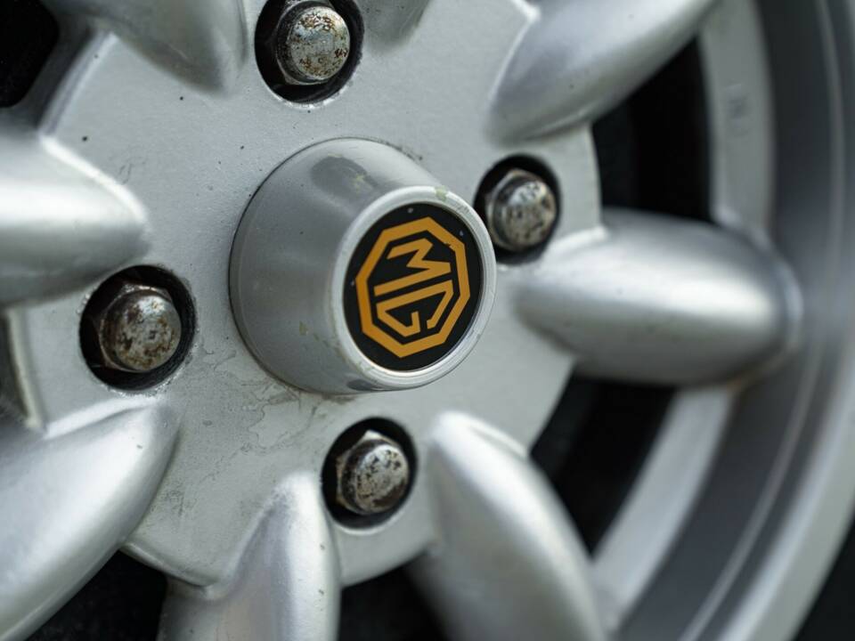 Image 16/50 of MG MGB GT (1978)