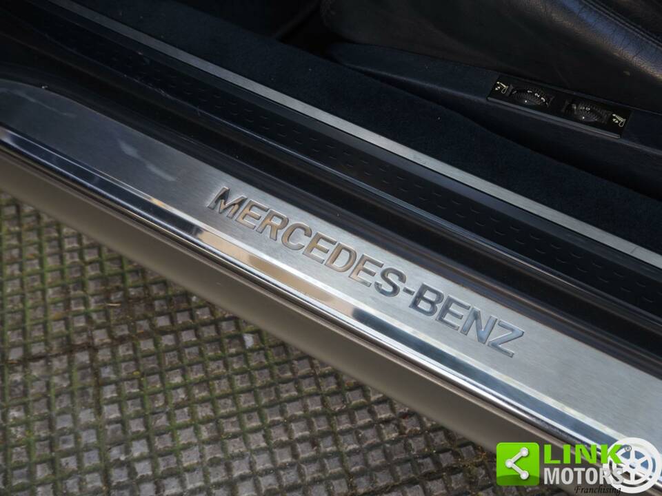 Image 37/50 of Mercedes-Benz 300 SL-24 (1992)