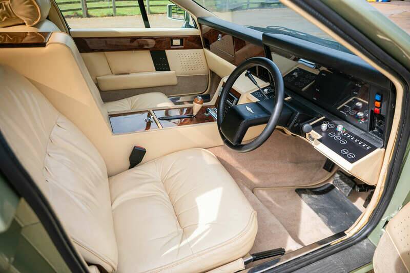 Image 2/39 of Aston Martin Lagonda (1982)