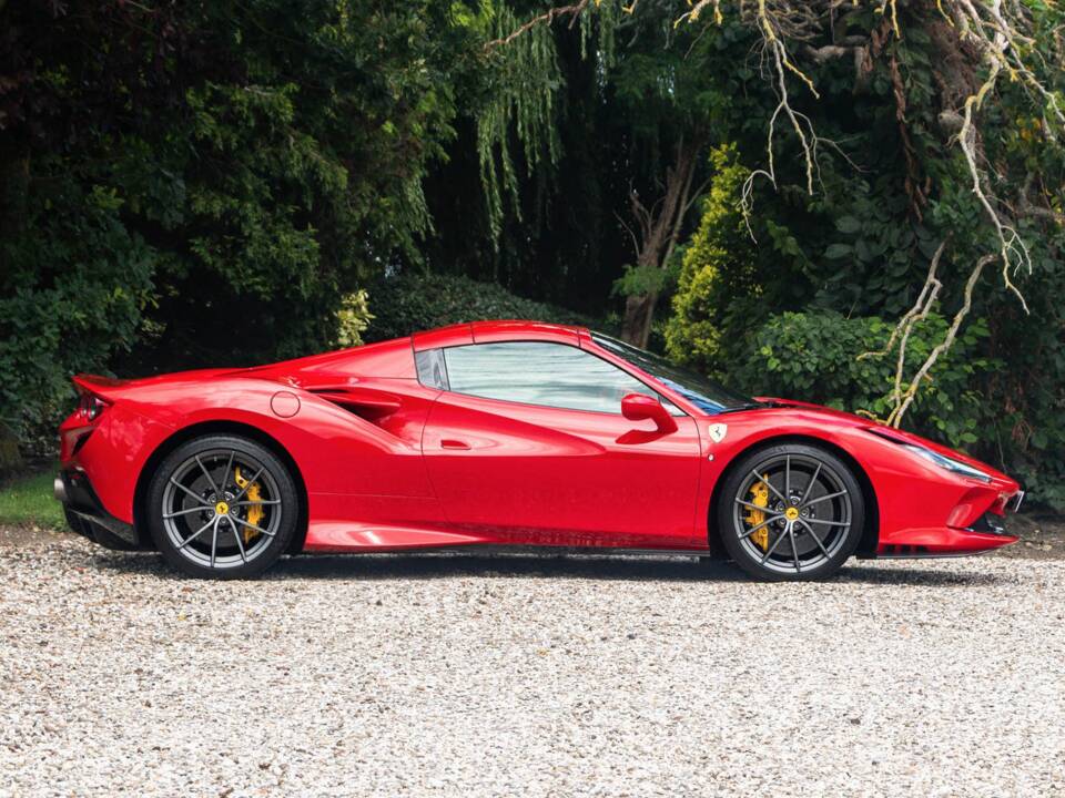 Image 9/19 of Ferrari F8 Spider (2020)