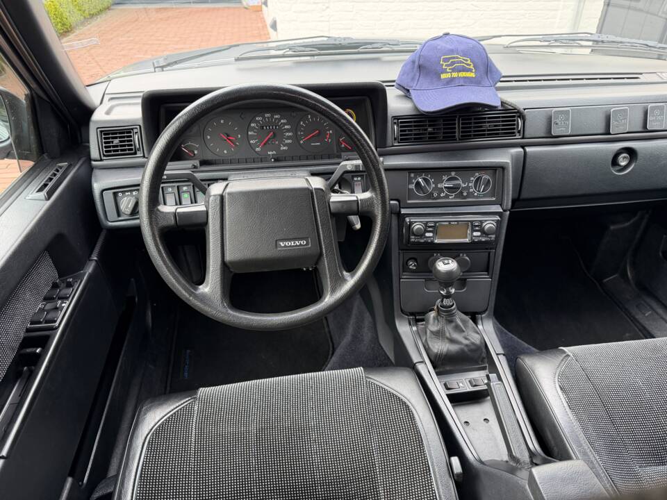 Obraz 8/53 pojazdu Volvo 740 (1990)