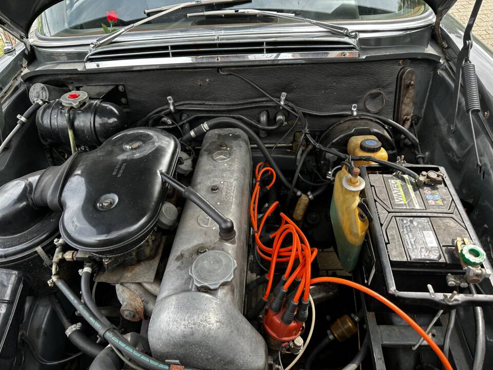 Image 10/13 of Mercedes-Benz 230 (1967)