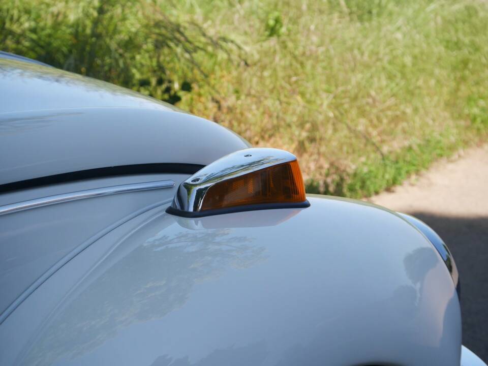 Image 34/45 de Volkswagen Coccinelle 1303 LS (1978)