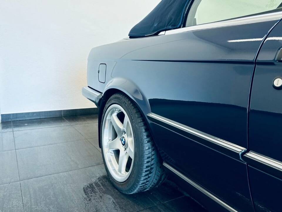 Image 25/29 de BMW 325i (1989)