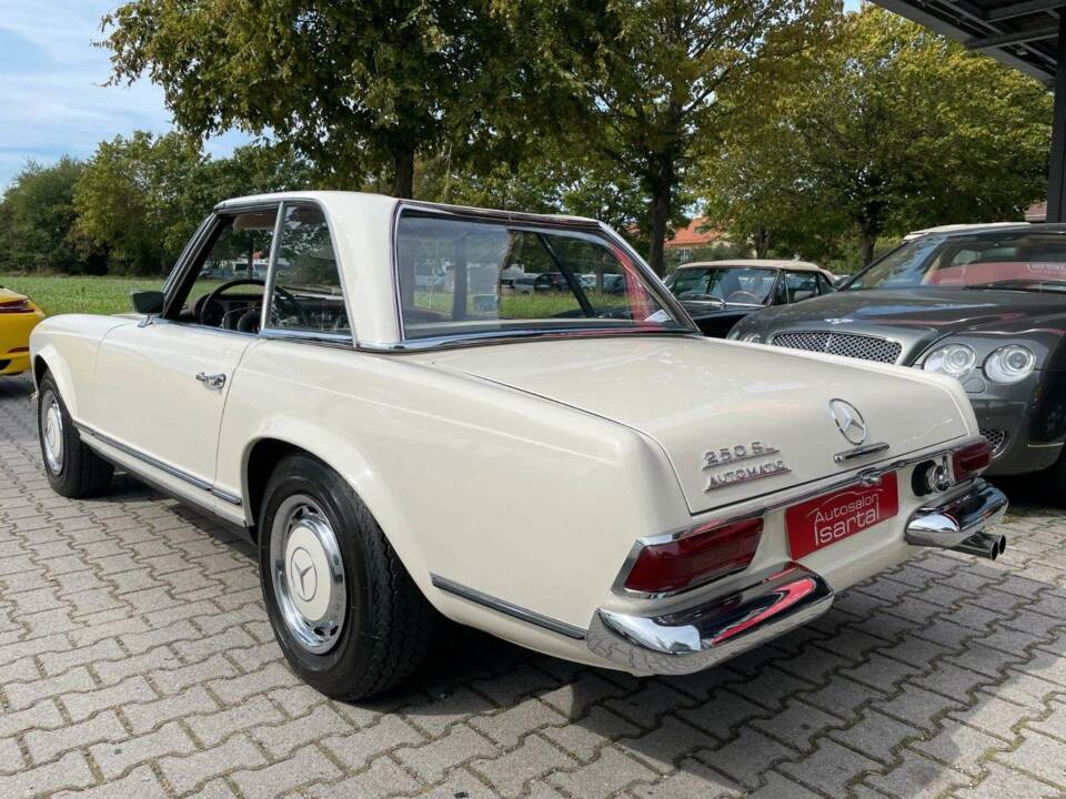 Image 7/20 of Mercedes-Benz 250 SL (1967)