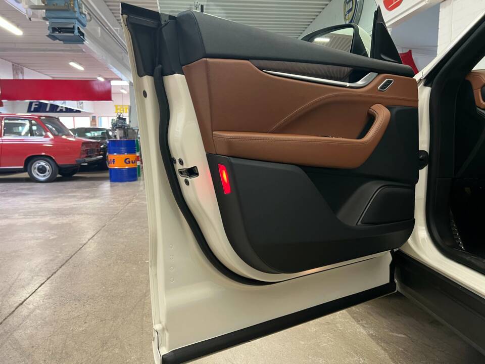 Immagine 5/17 di Maserati Levante S (2017)