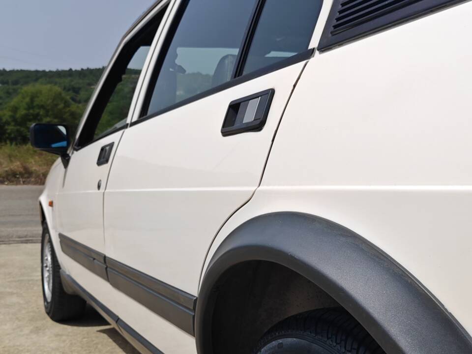 Bild 14/34 von Alfa Romeo Giulietta 1.6 (1983)