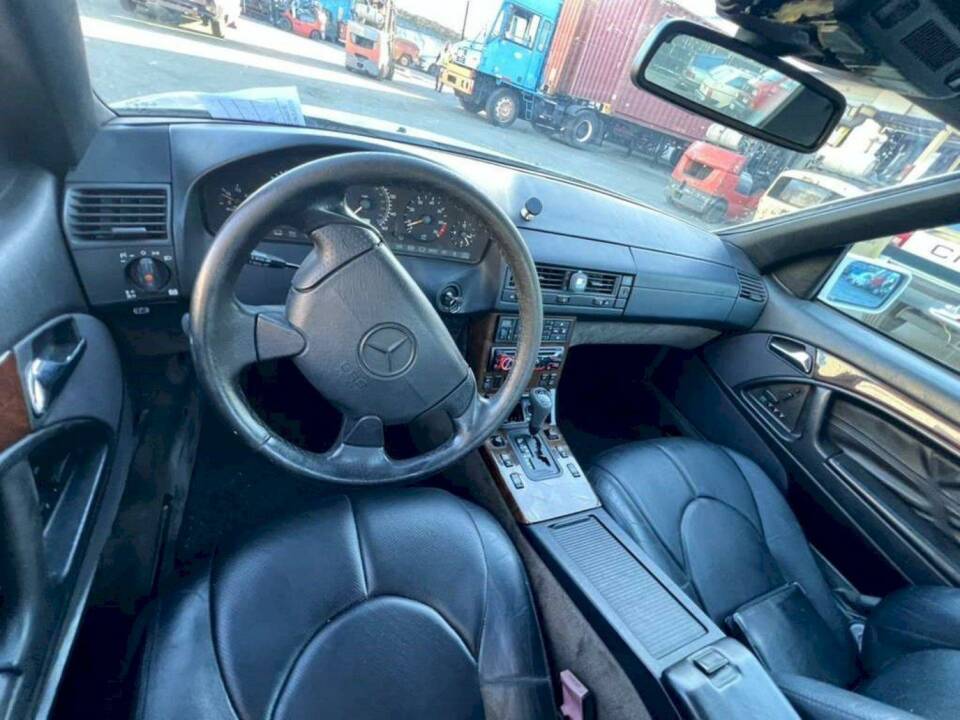 Image 31/40 of Mercedes-Benz SL 500 (1996)