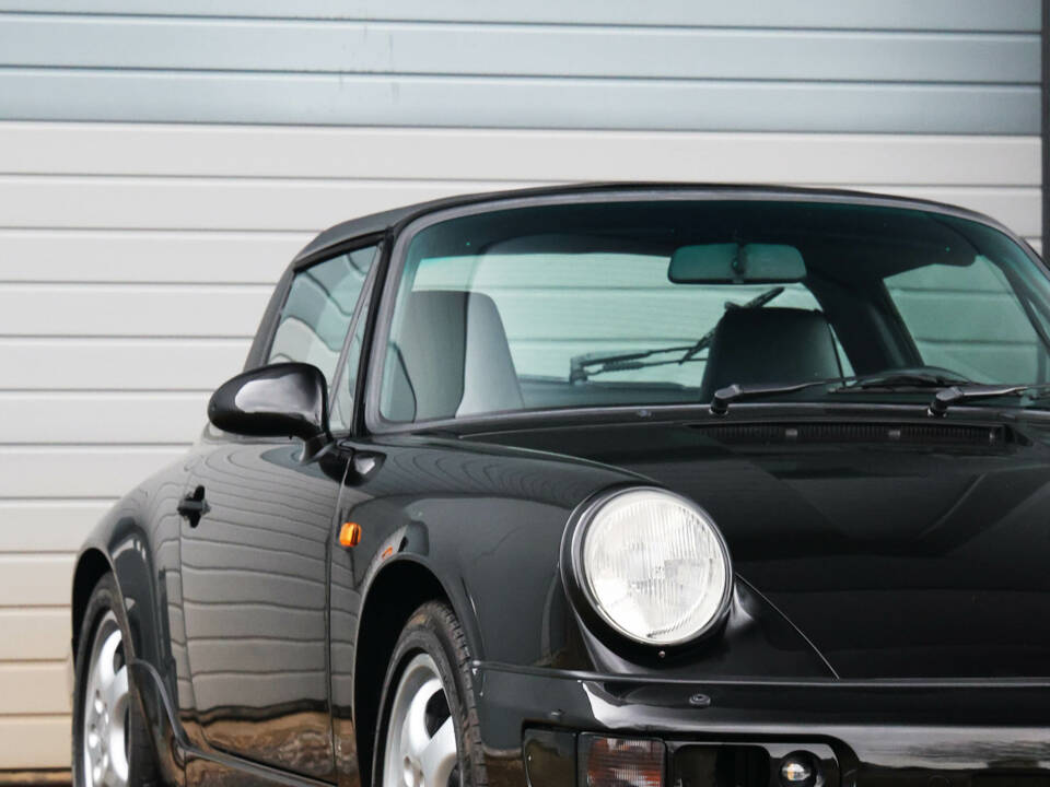 Image 26/57 of Porsche 911 Carrera 4 (1992)