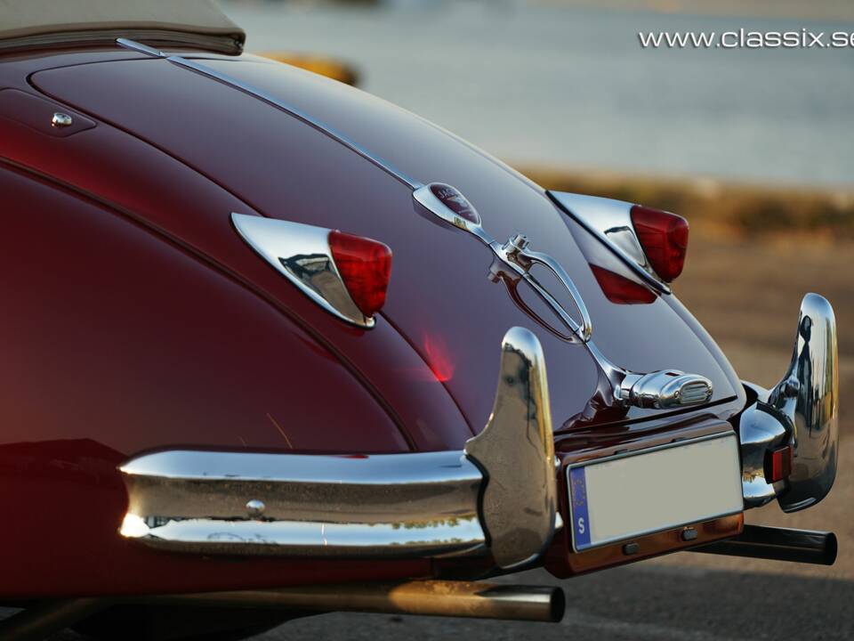 Image 17/28 of Jaguar XK 140 SE DHC (1955)