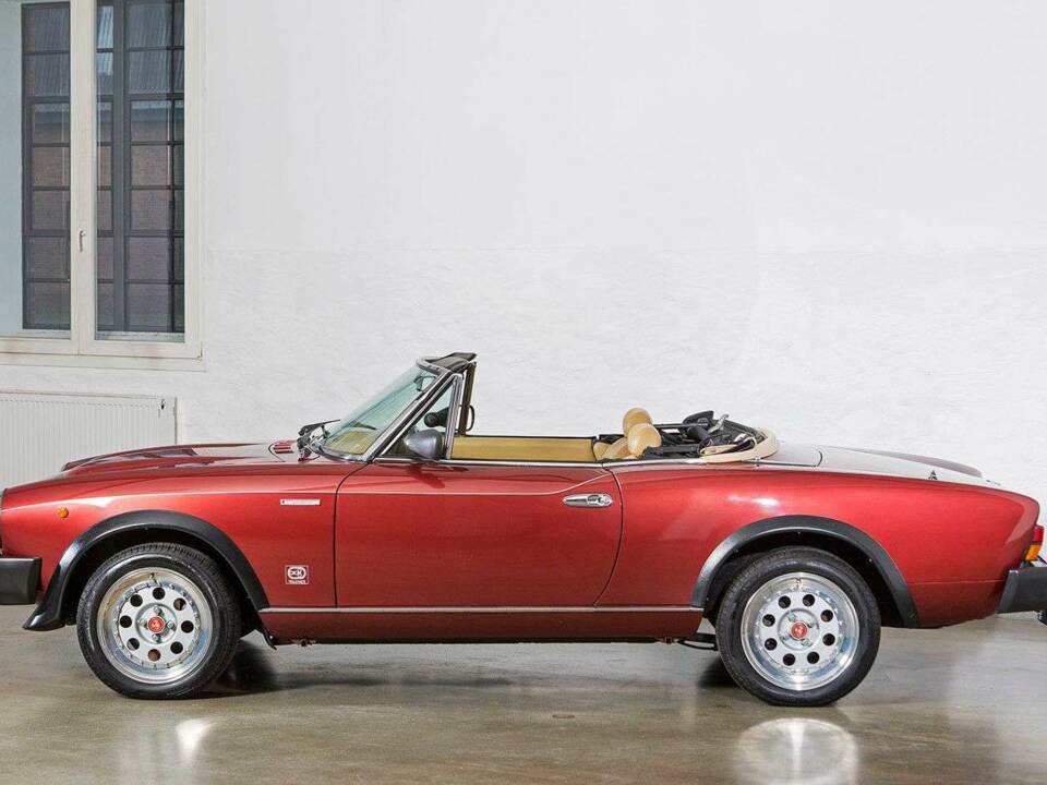 Image 2/20 of FIAT 124 Spider Volumex (1985)