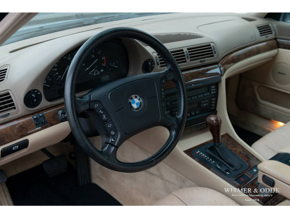 Bild 23/33 von BMW 730i (1995)