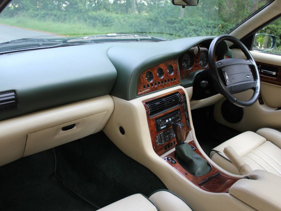 Bild 11/14 von Aston Martin V8 Coupé (1996)