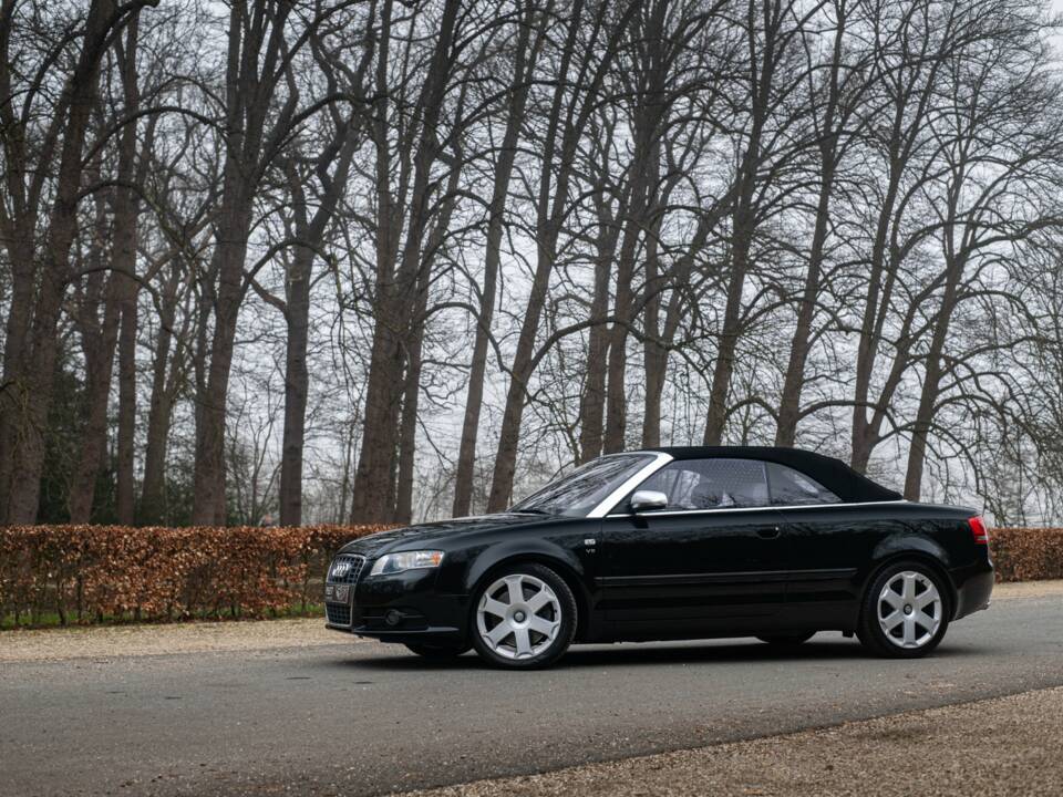 Image 28/39 of Audi S4 (2006)