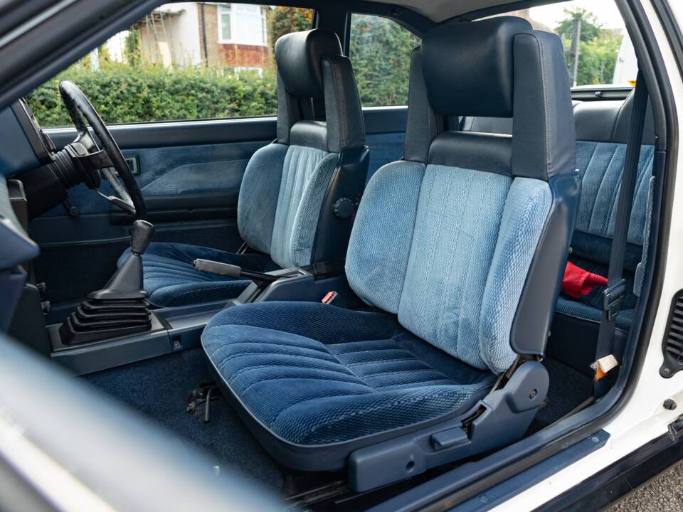 Bild 27/37 von Toyota Corolla GT (1986)
