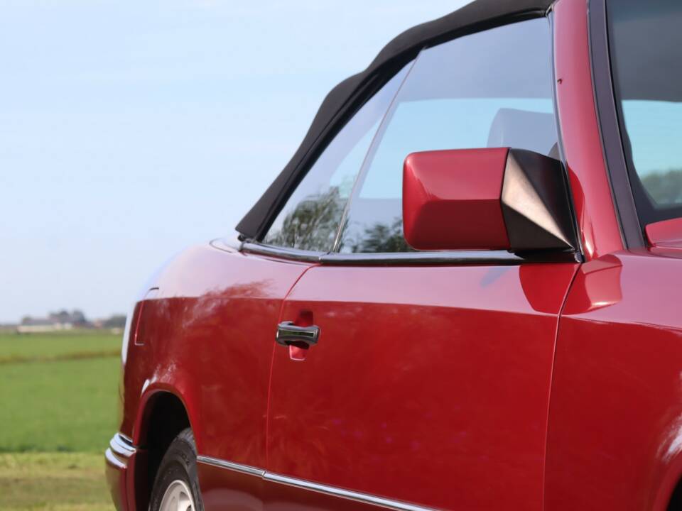 Image 34/50 of Mercedes-Benz E 220 (1994)