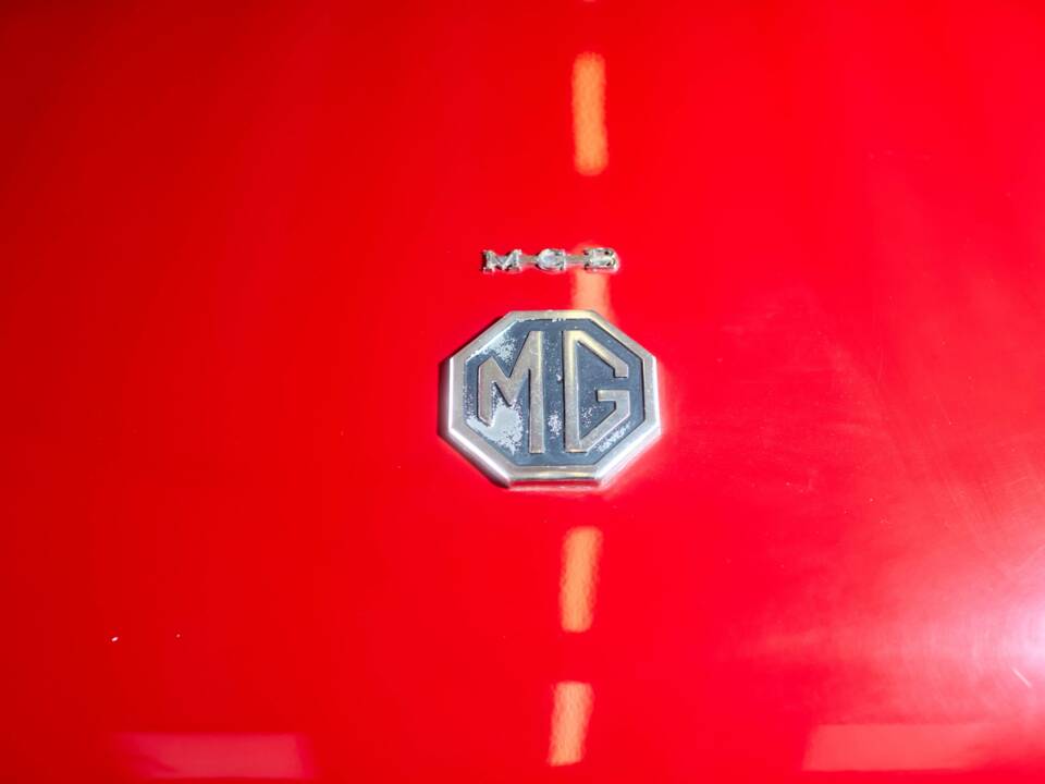 Image 23/27 of MG MGB GT (1972)