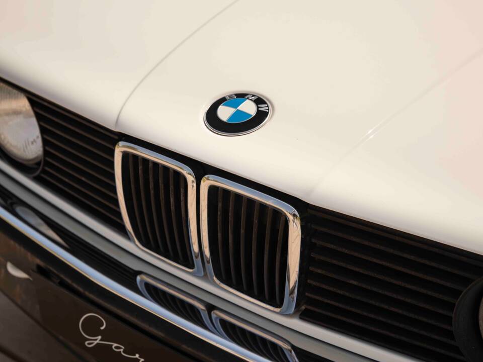 Image 2/70 of BMW 320i (1990)