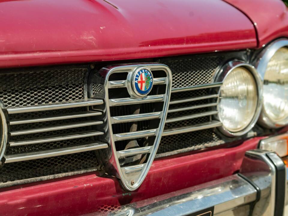 Afbeelding 13/42 van Alfa Romeo Giulia 1300 Super (1973)