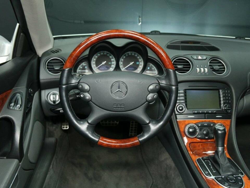 Immagine 15/30 di Mercedes-Benz SL 500 (2006)