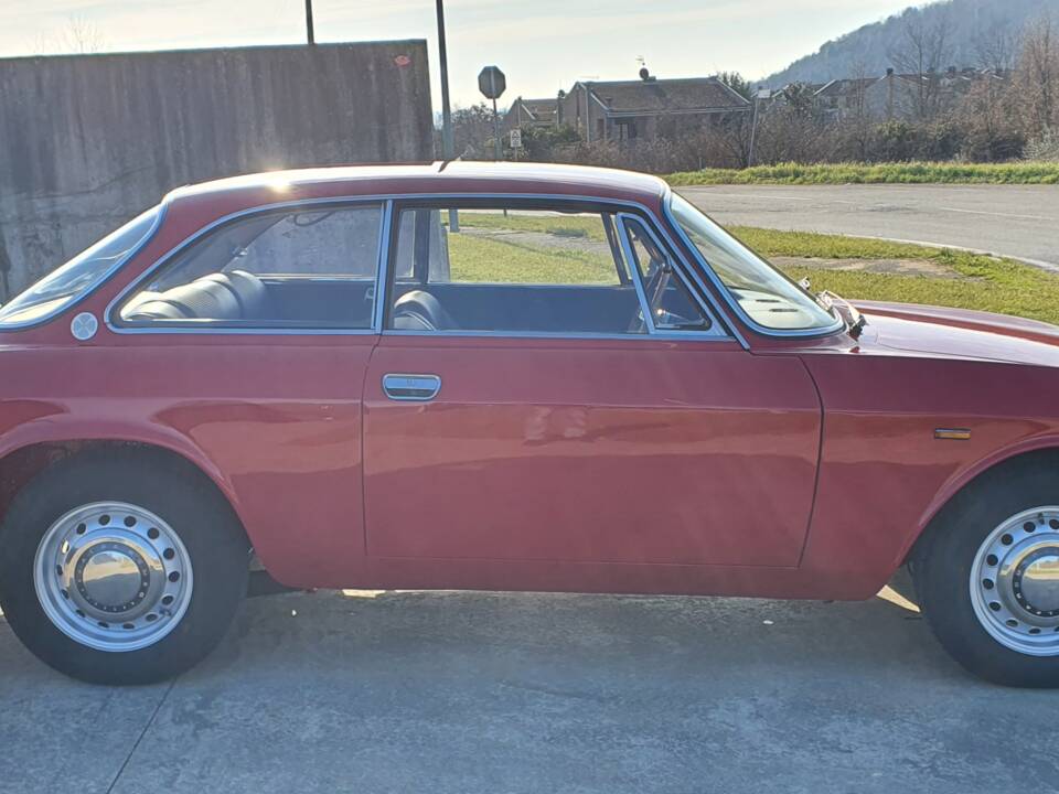 Image 5/50 de Alfa Romeo 1750 GT Veloce (1969)